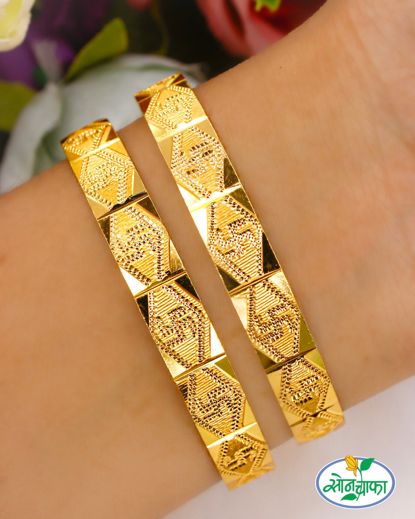 ROYAL GLAM SWASTIK BANGLES