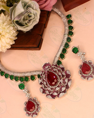 CHARMING DESIGNER NECKLACE