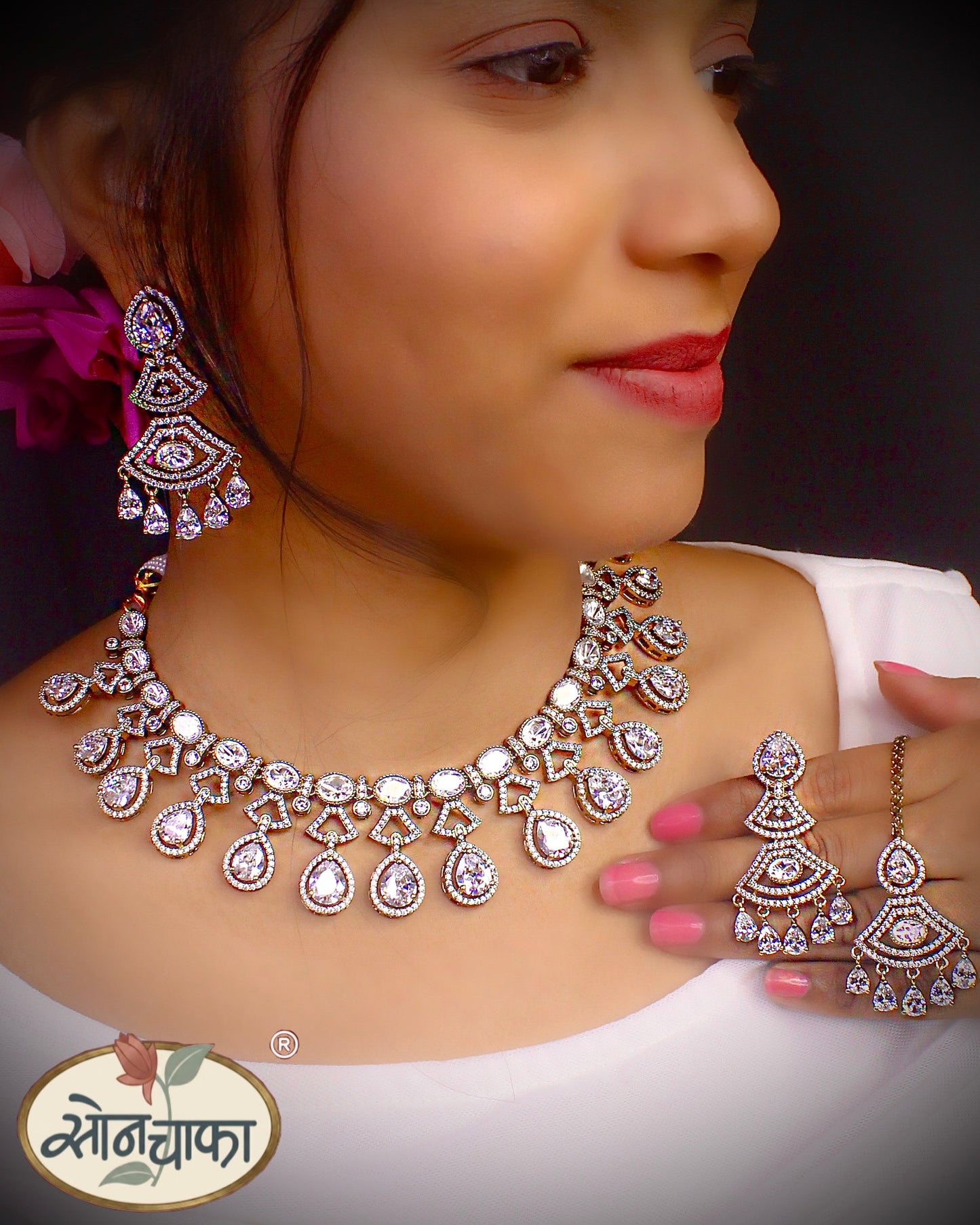 ROYAL ALLURE WHITE STONE NECKLACE