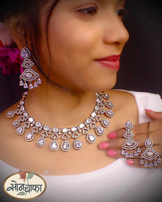ROYAL ALLURE WHITE STONE NECKLACE