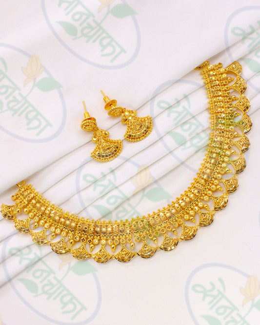 STUNNING GOLDEN NECKLACE