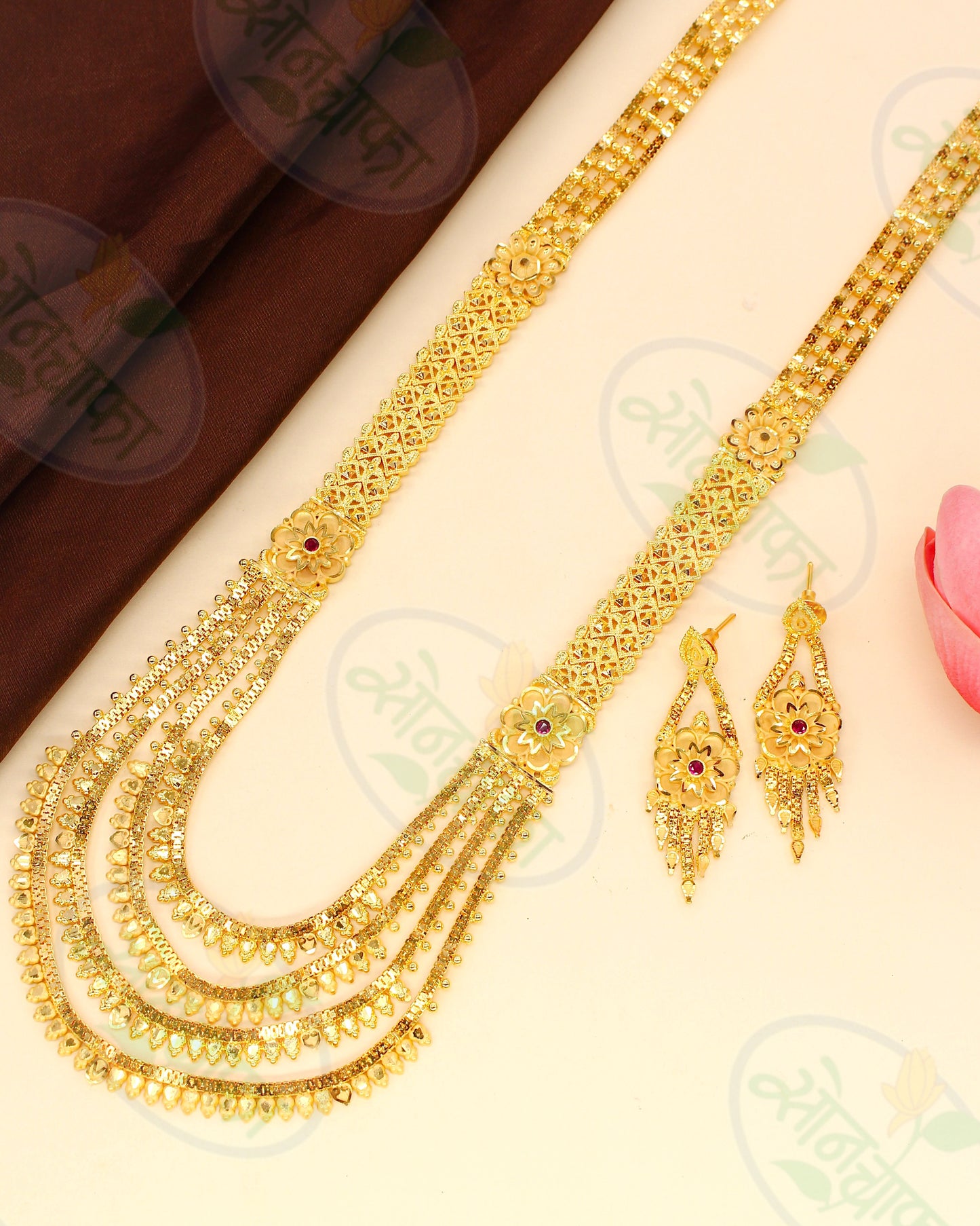 GRACEFUL DESIGNER NECKLACE