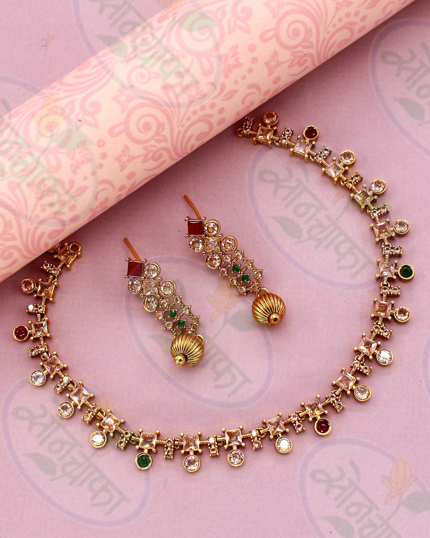 GLOSSY RAJASI NECKLACE