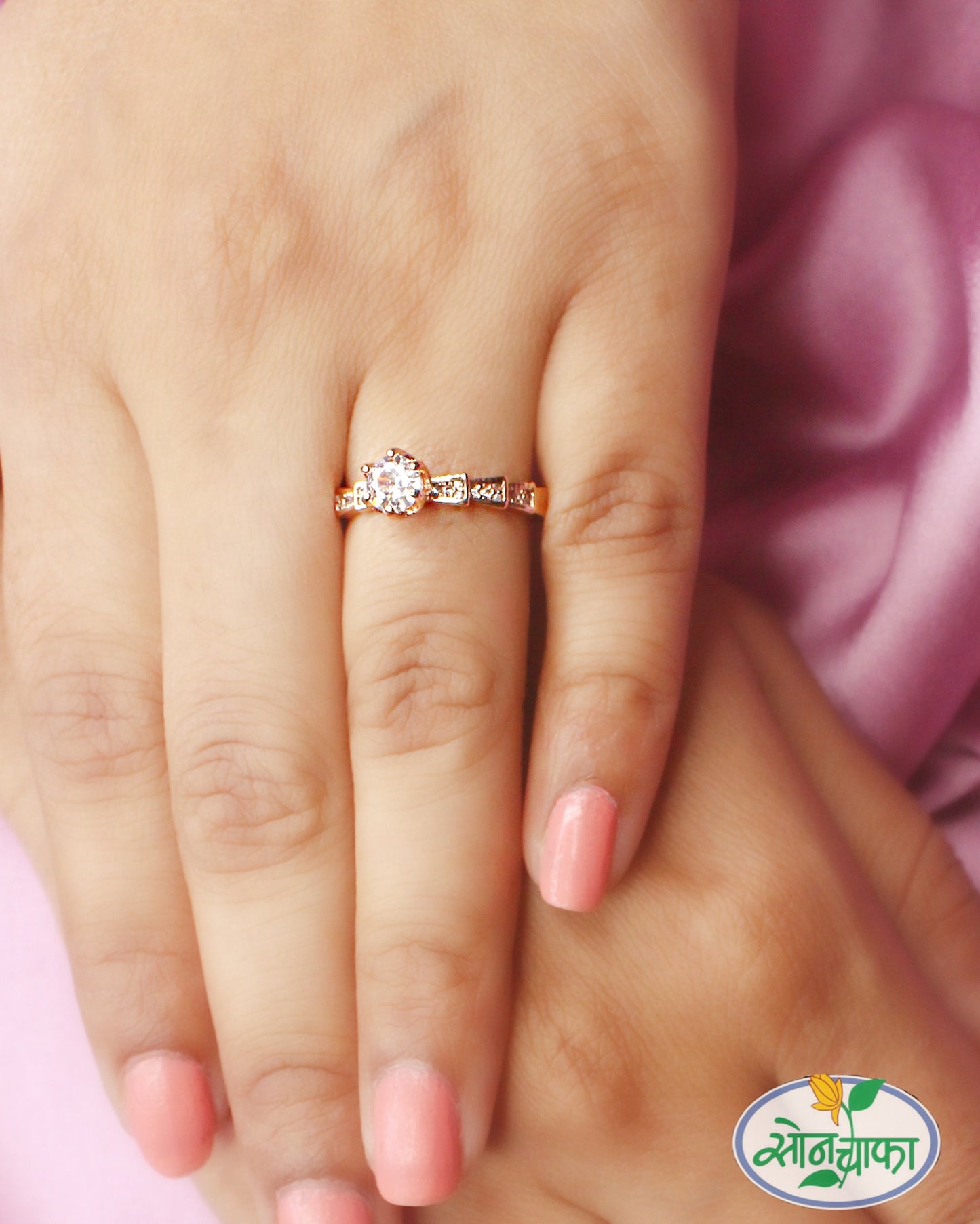 SPARKLING FINGER RING