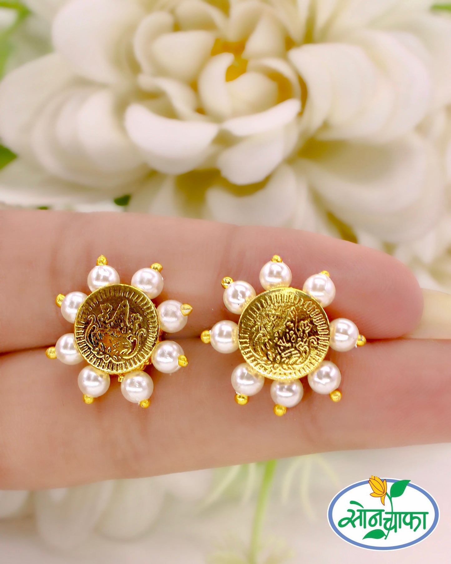 PRETTY GORGEOUS PEARL EARRINGS