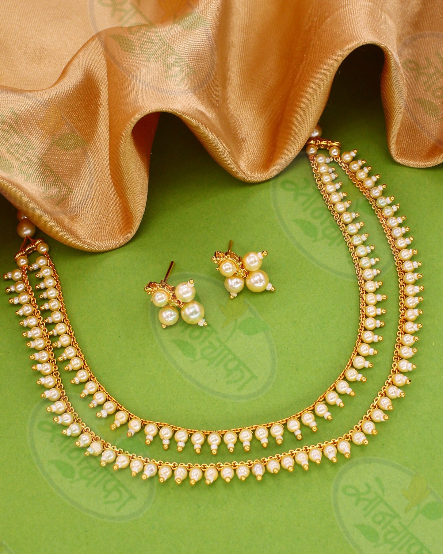 APPEALING TWO LAYERS SHORT NECKLACE