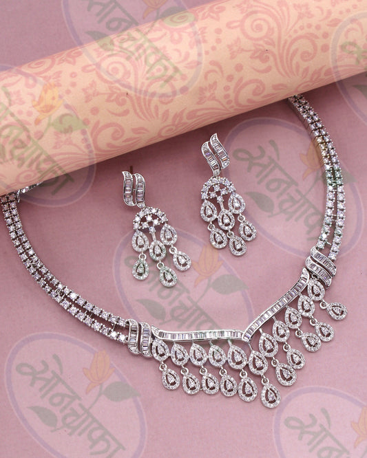 GARCEFUL DESIGNER NECKLACE