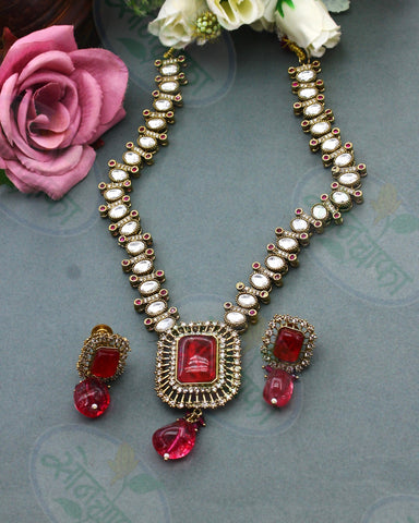 TRADITIONAL SQUARE DESIGNER NECKLACE