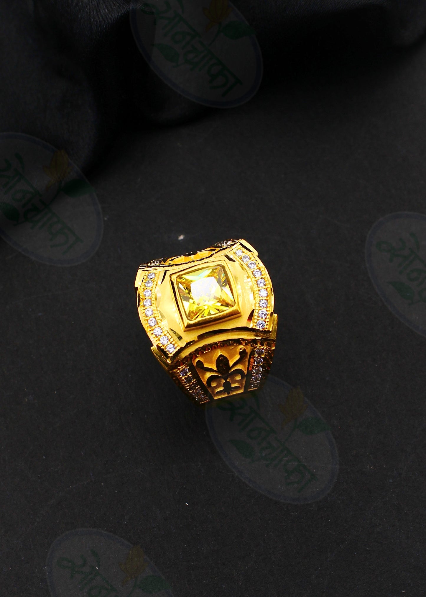 RADIANT CHARM GOLDEN RING