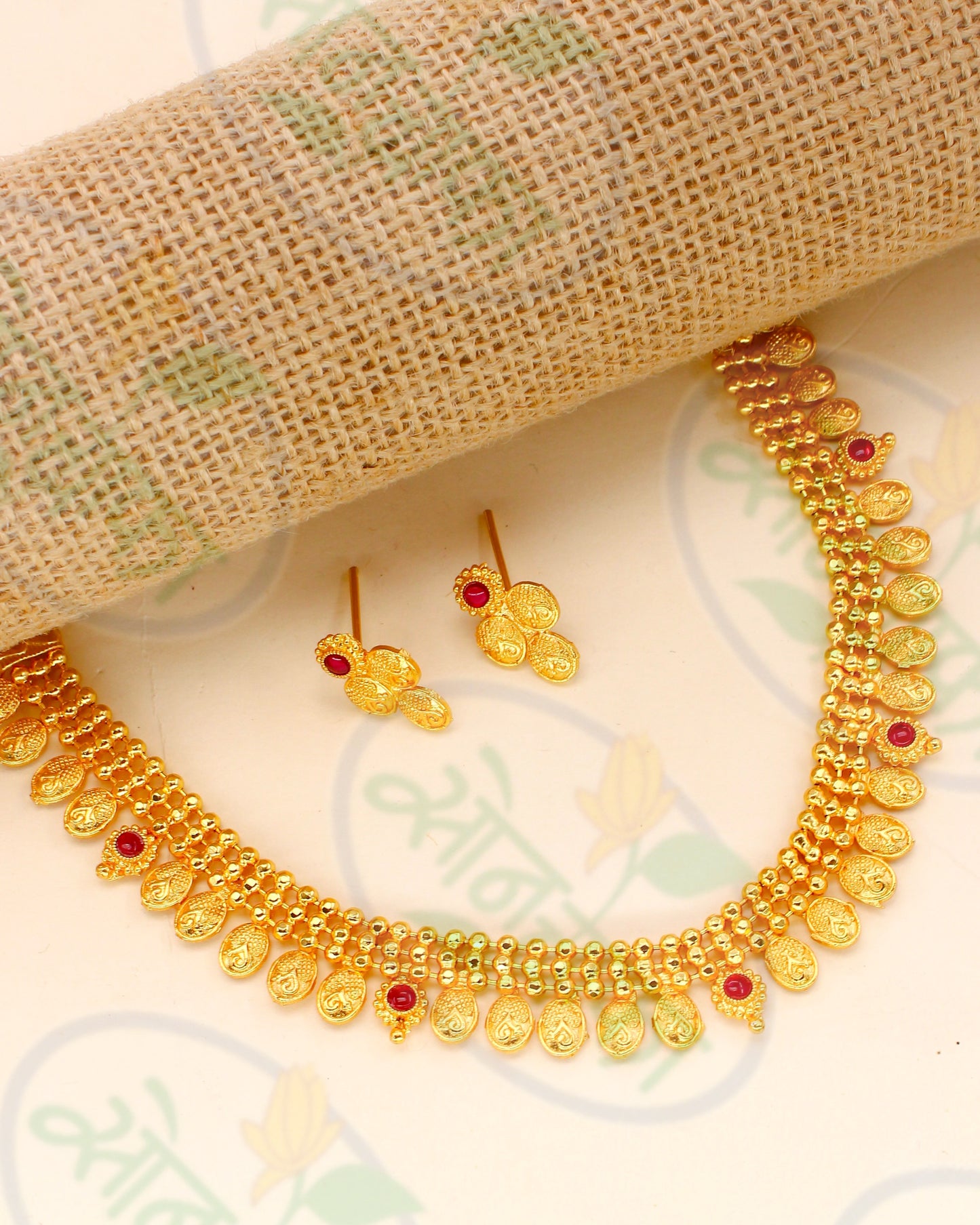 PRETTY MATTE FINISH NECKLACE