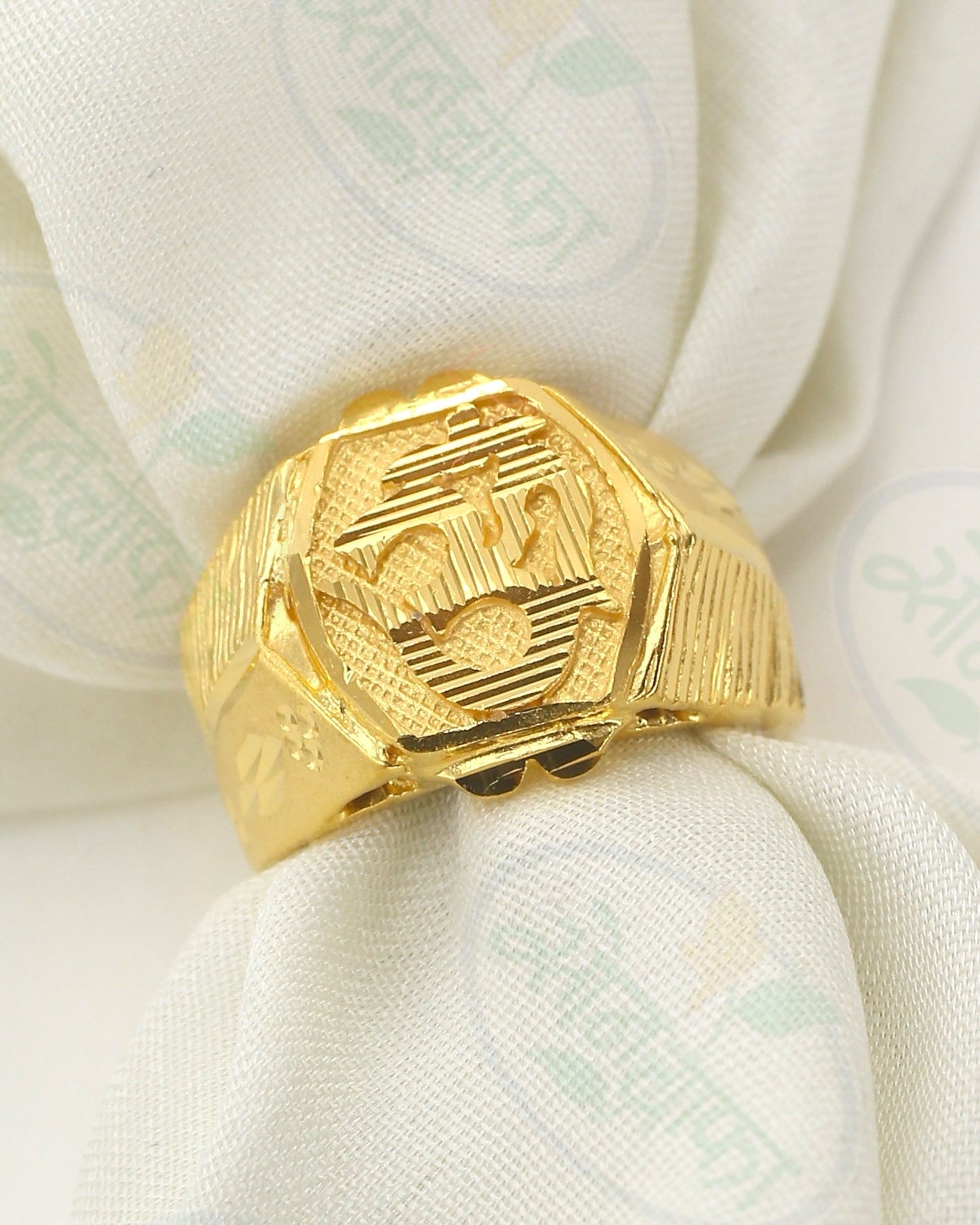 RADIANT GOLD PLATED MEN' RING