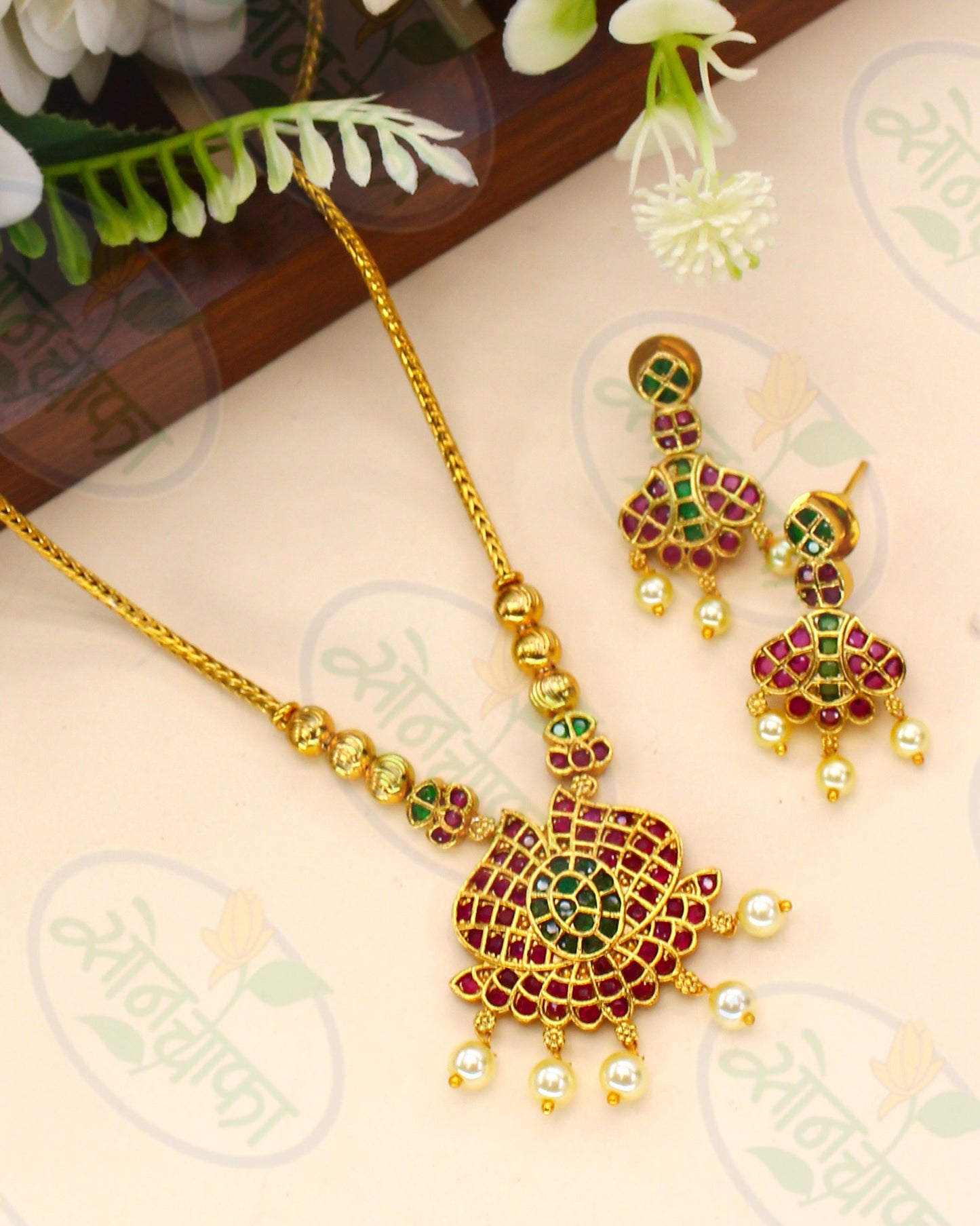 BEAUTIFUL ANTIQUE NECKLACE