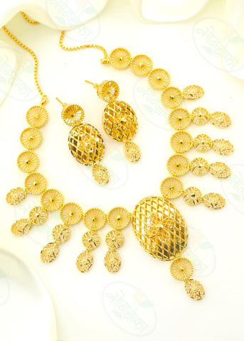 CLASSY GOLD PLATED NECKLACE