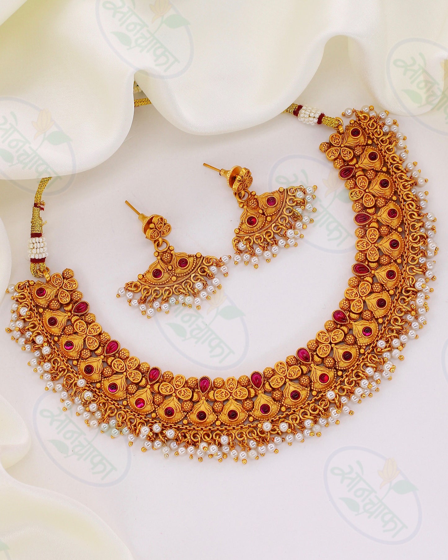 GRACEFUL DESIGNER NECKLACE