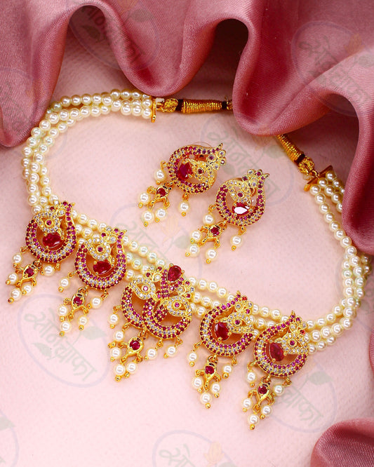 ARTISTIC PEARL NECKLACE