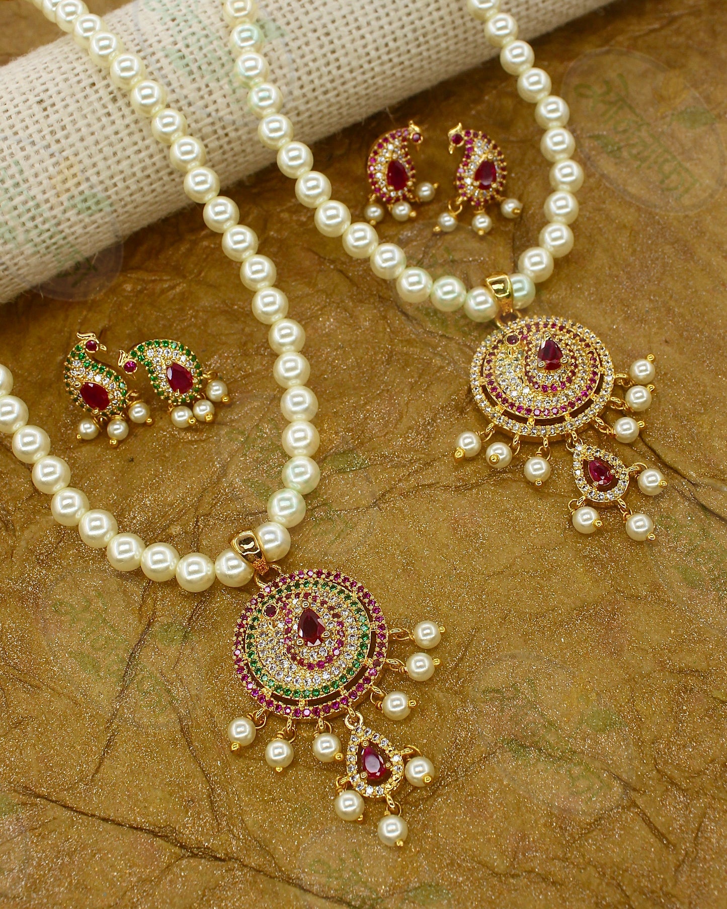 GORGEOUS PEACOCK NECKLACE