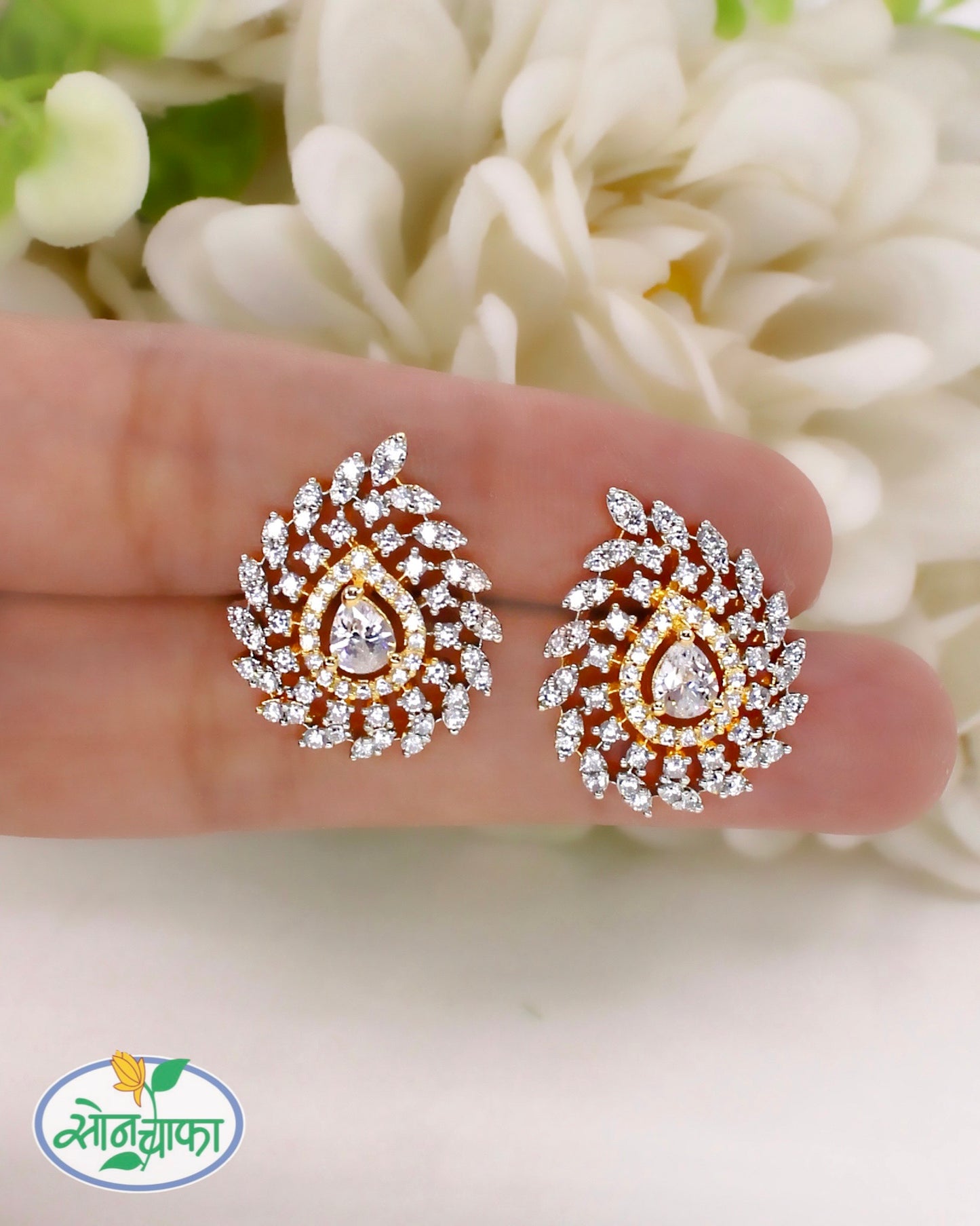 EFFORTLESS GLAMOUR DIAMOND EARRINGS
