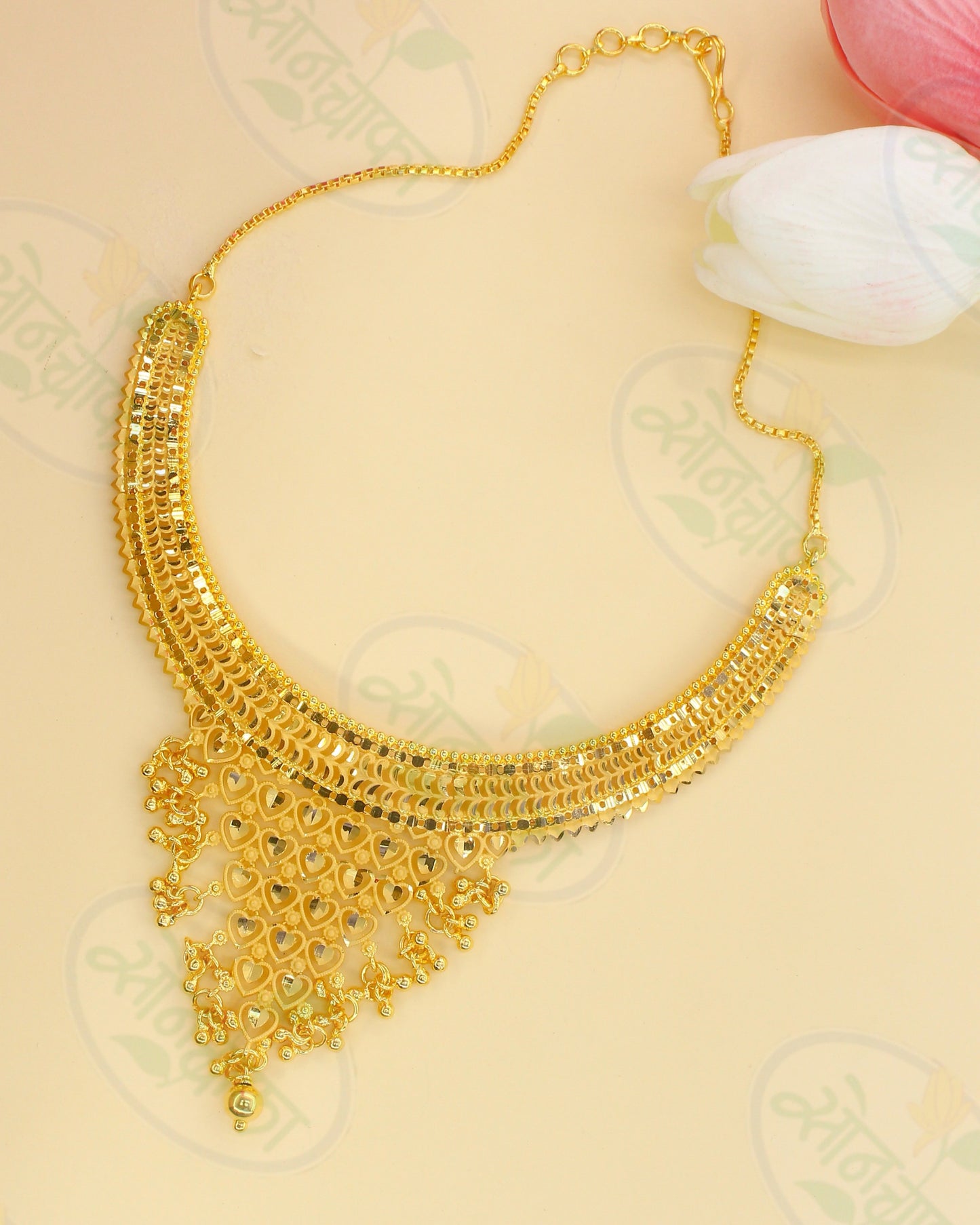 PRETTY HEART SHAPE NECKLACE