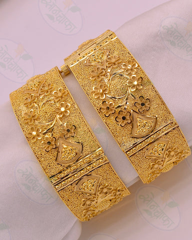 DELIGHTFUL GOLD PLATED BANGLES