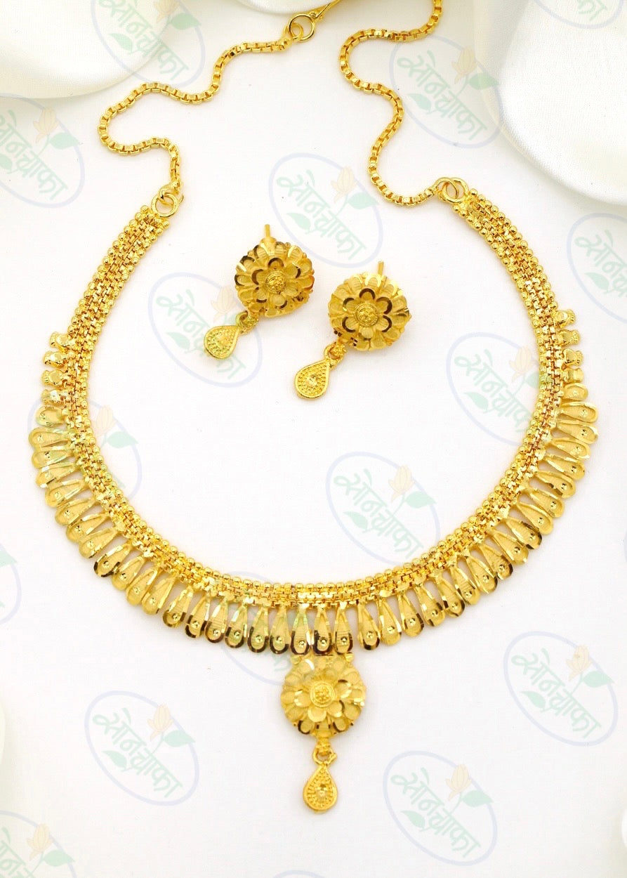 FLOWER DESIGNER NECKLACE