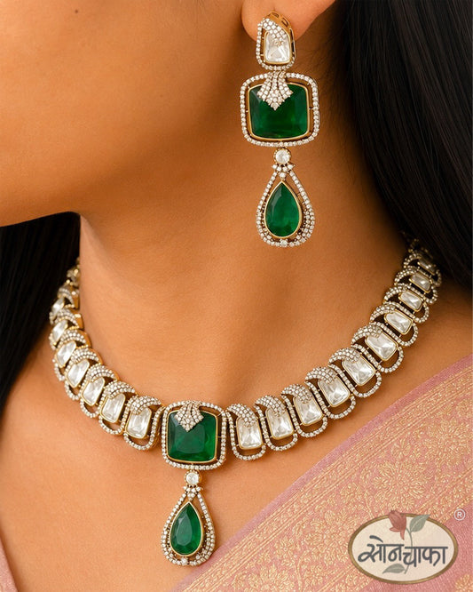 CLASSICAL GREEN STONE  NECKLACE