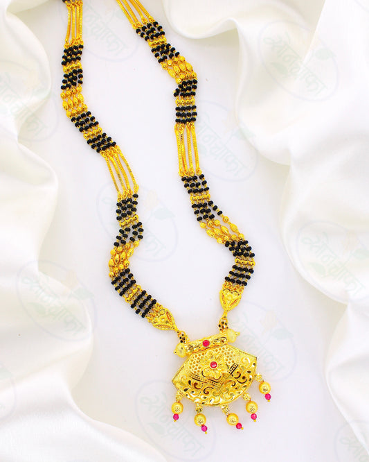 PRETTY GOLDEN FINISH MANGALSUTRA