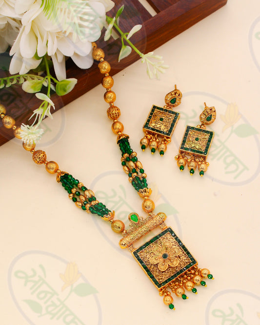 SQUARE DESIGNER NECKLACE