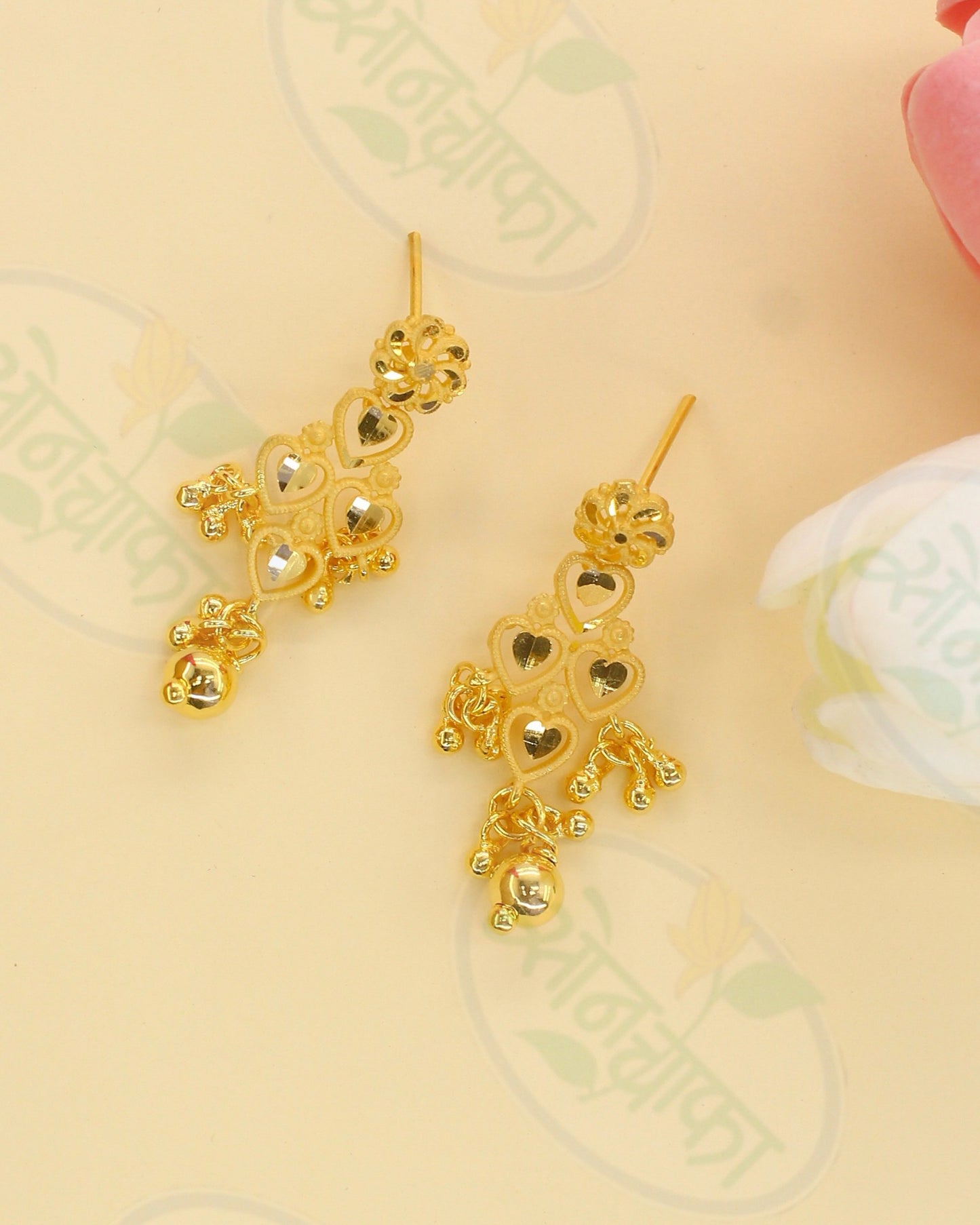 PRETTY HEART SHAPE NECKLACE