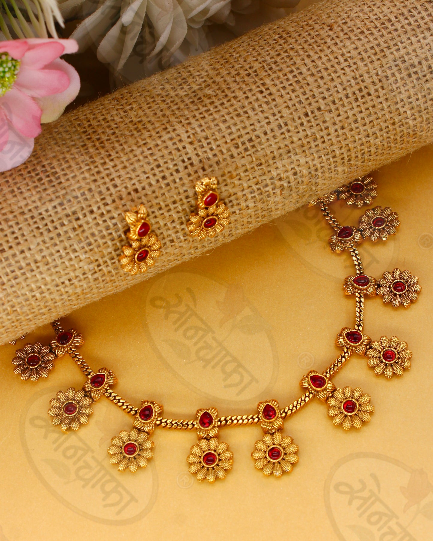 TRADITIONAL FLORET NECKLACE