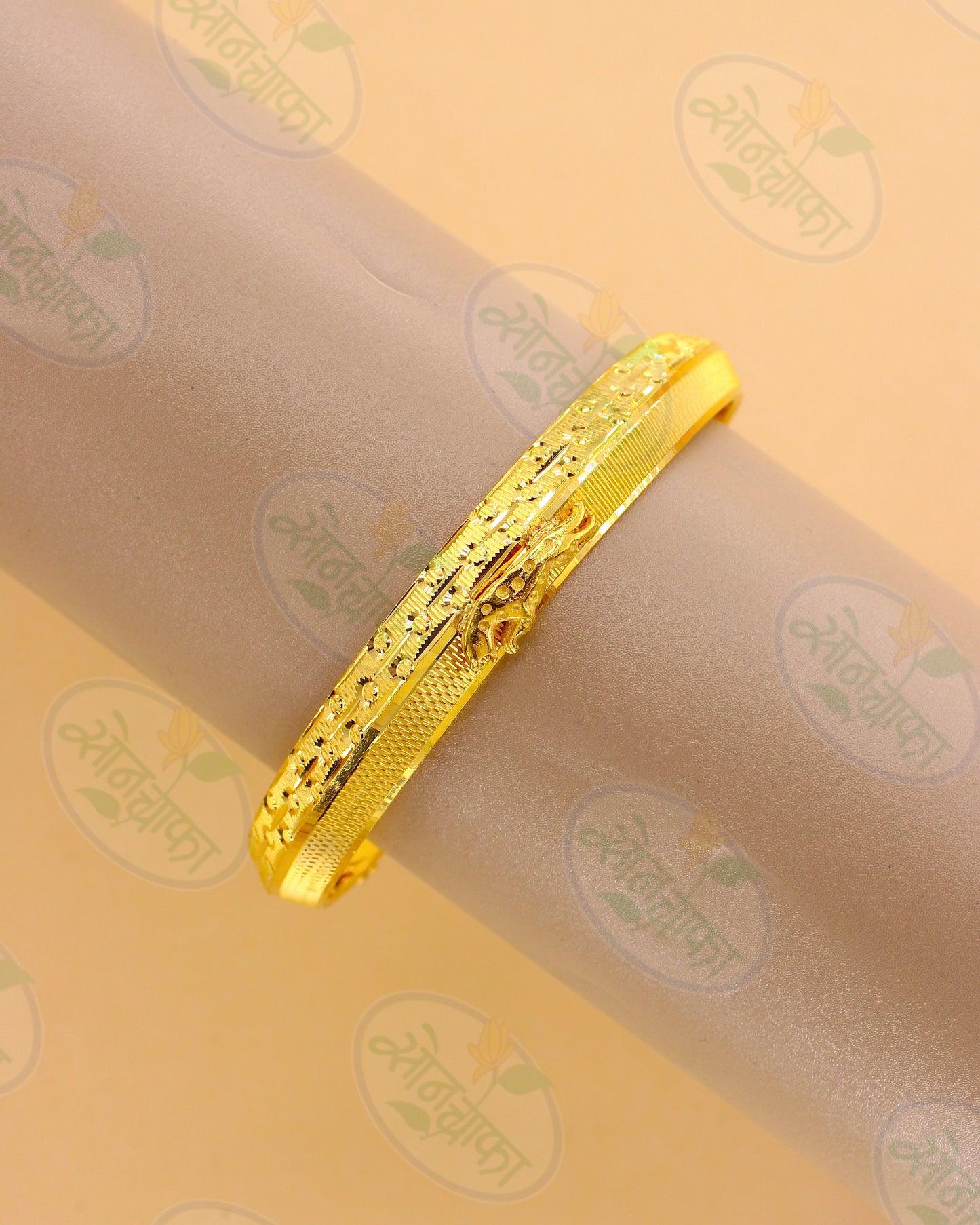 SPRKLING GOLD PLATED KADA