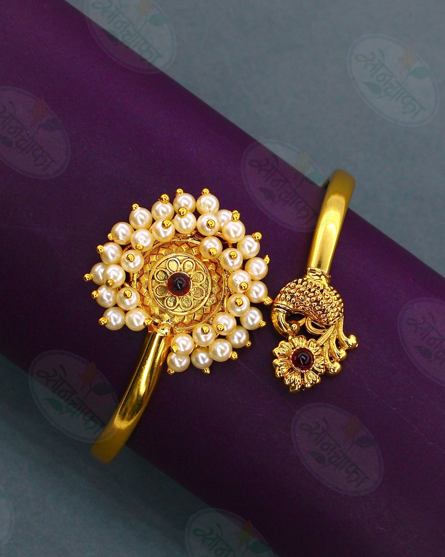 ALLURING  PEARL BEADS KADA