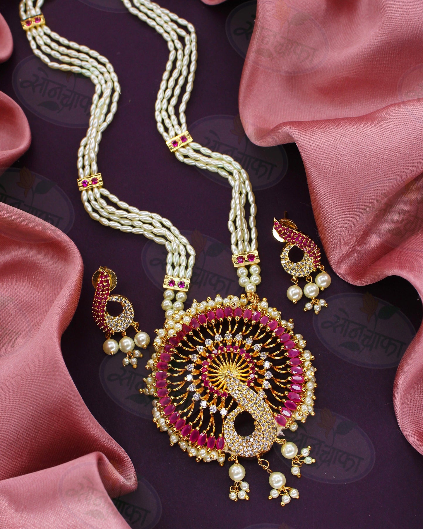 LUMINOUS  PEACOCK PEARL NECKLACE