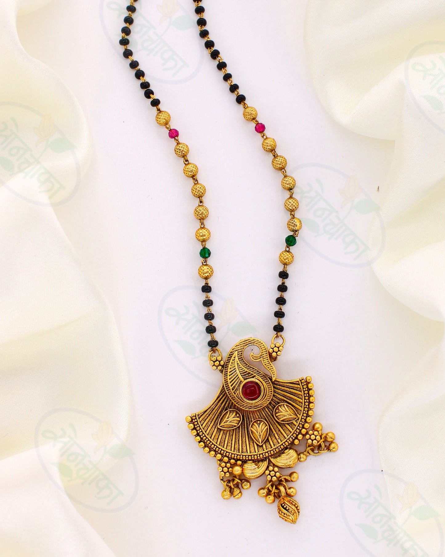 PRETTY AHILYA MANGALSUTRA