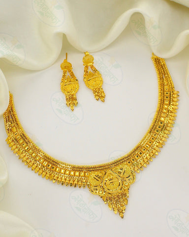 STUNNING GOLDEN NECKLACE