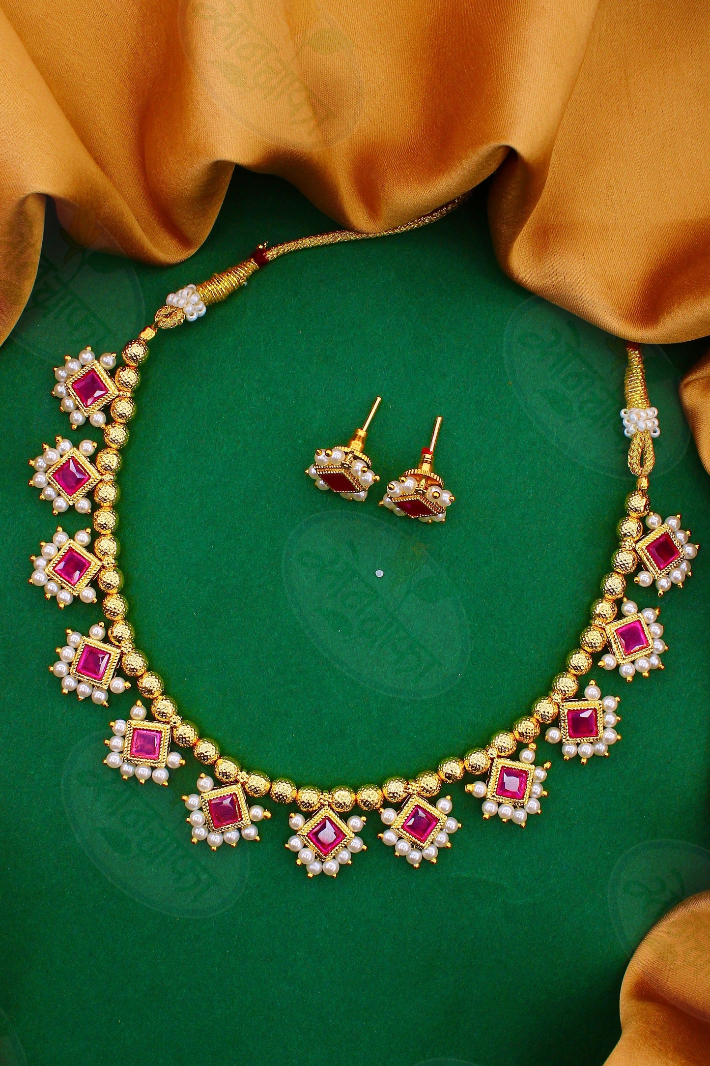 SHIMMERING SQUARE DESIGNER PEARL NECKLACE