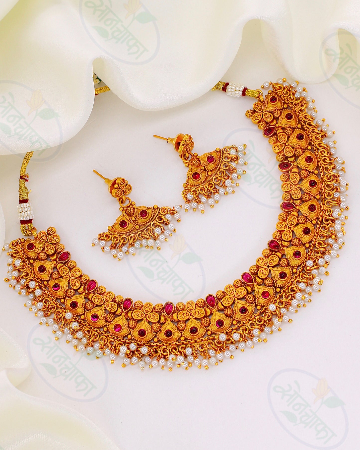 GRACEFUL DESIGNER NECKLACE