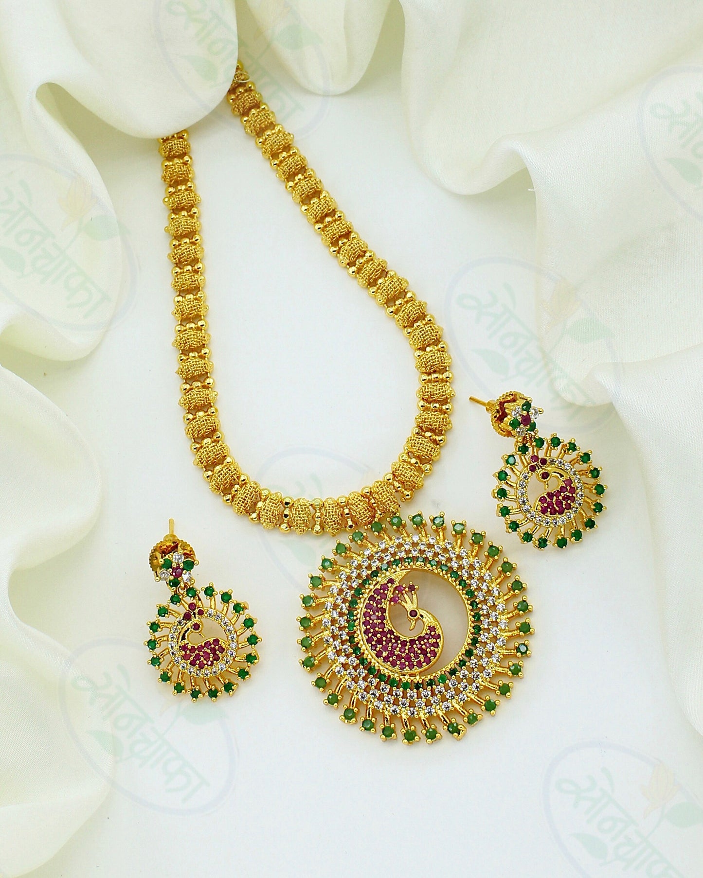 SPARKLY PEACOCK NECKLACE
