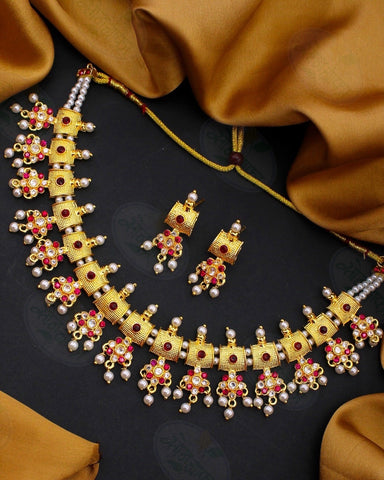CLASSY FLORAL MOTI NECKLACE