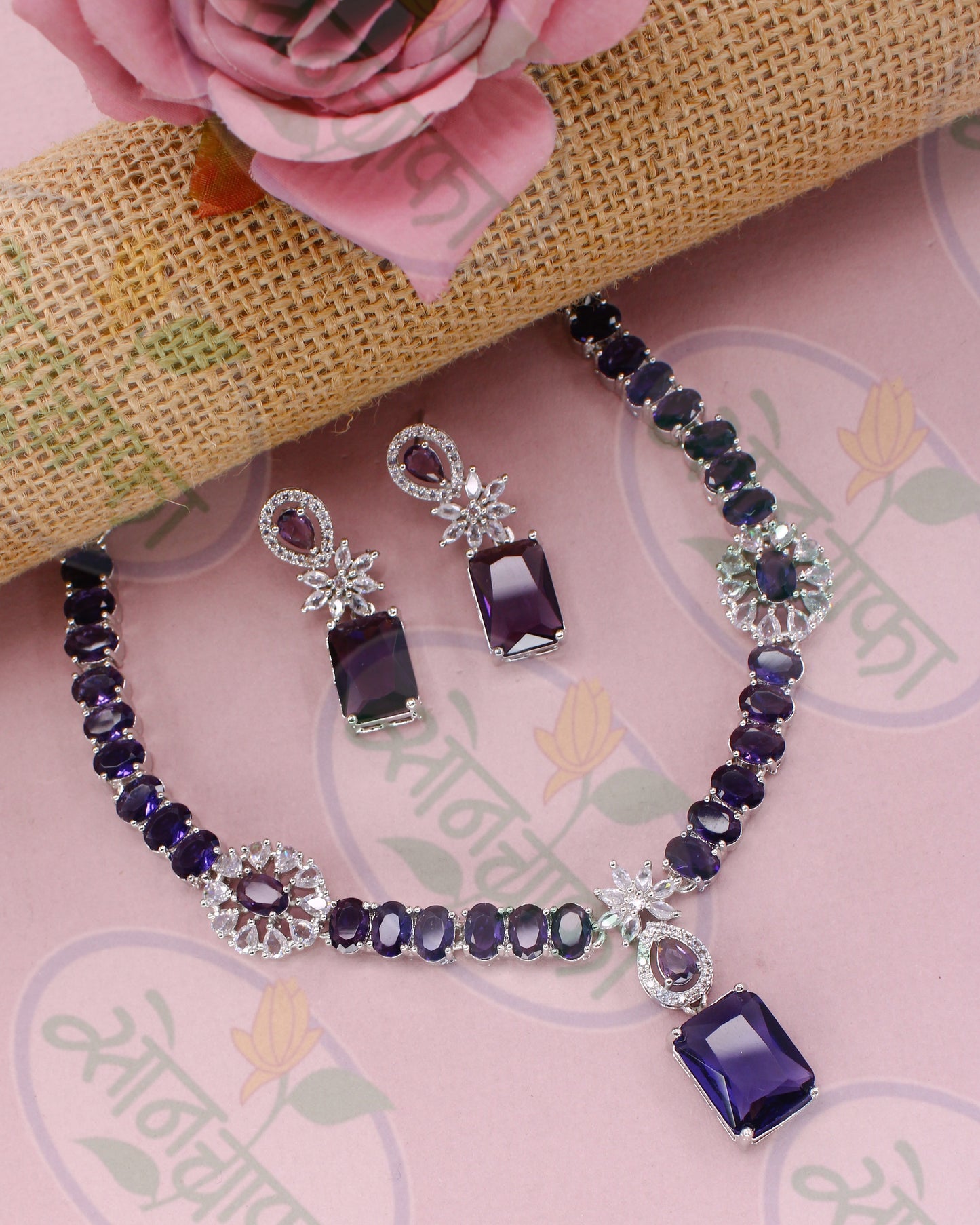 FASHIONABLE DIA NECKLACE