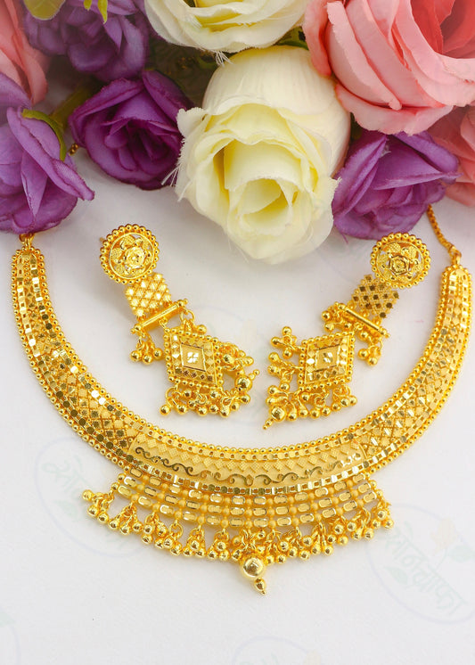 IMPRESSIVE GOLD PLATED NECKLACE