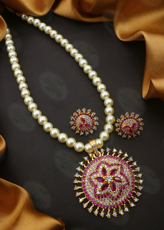 SPLENDID MOTI NECKLACE