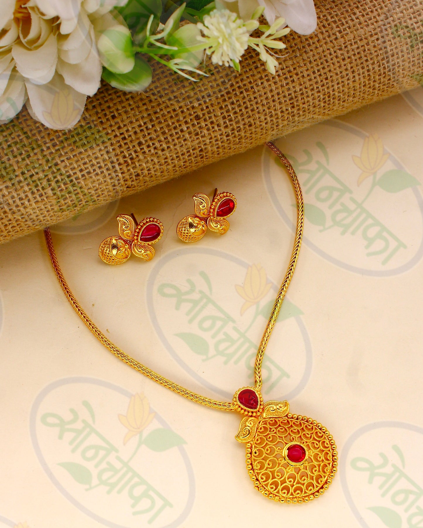 GRACEFUL DESIGNER NECKLACE