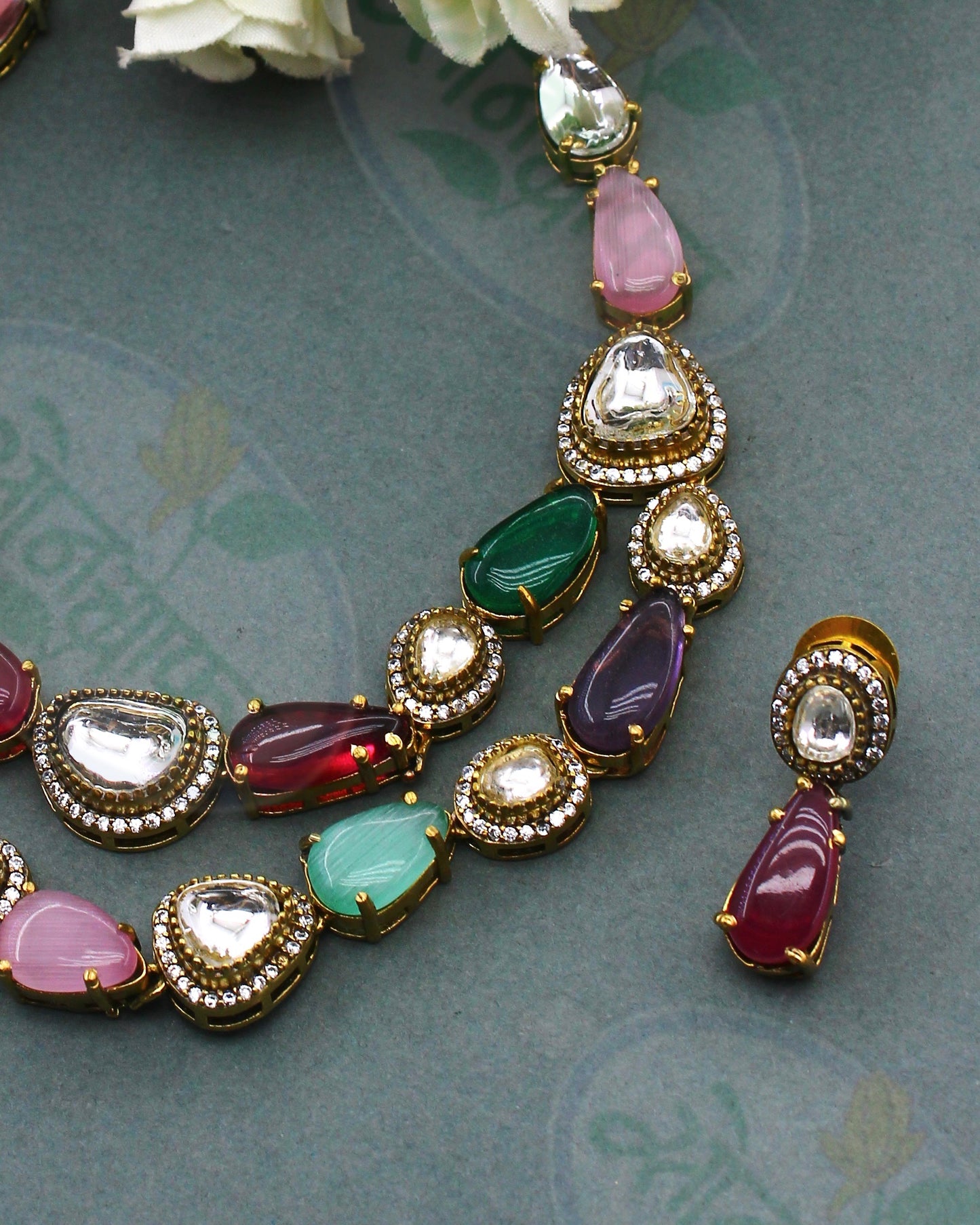 STYLISH KUNDAN NECKLACE