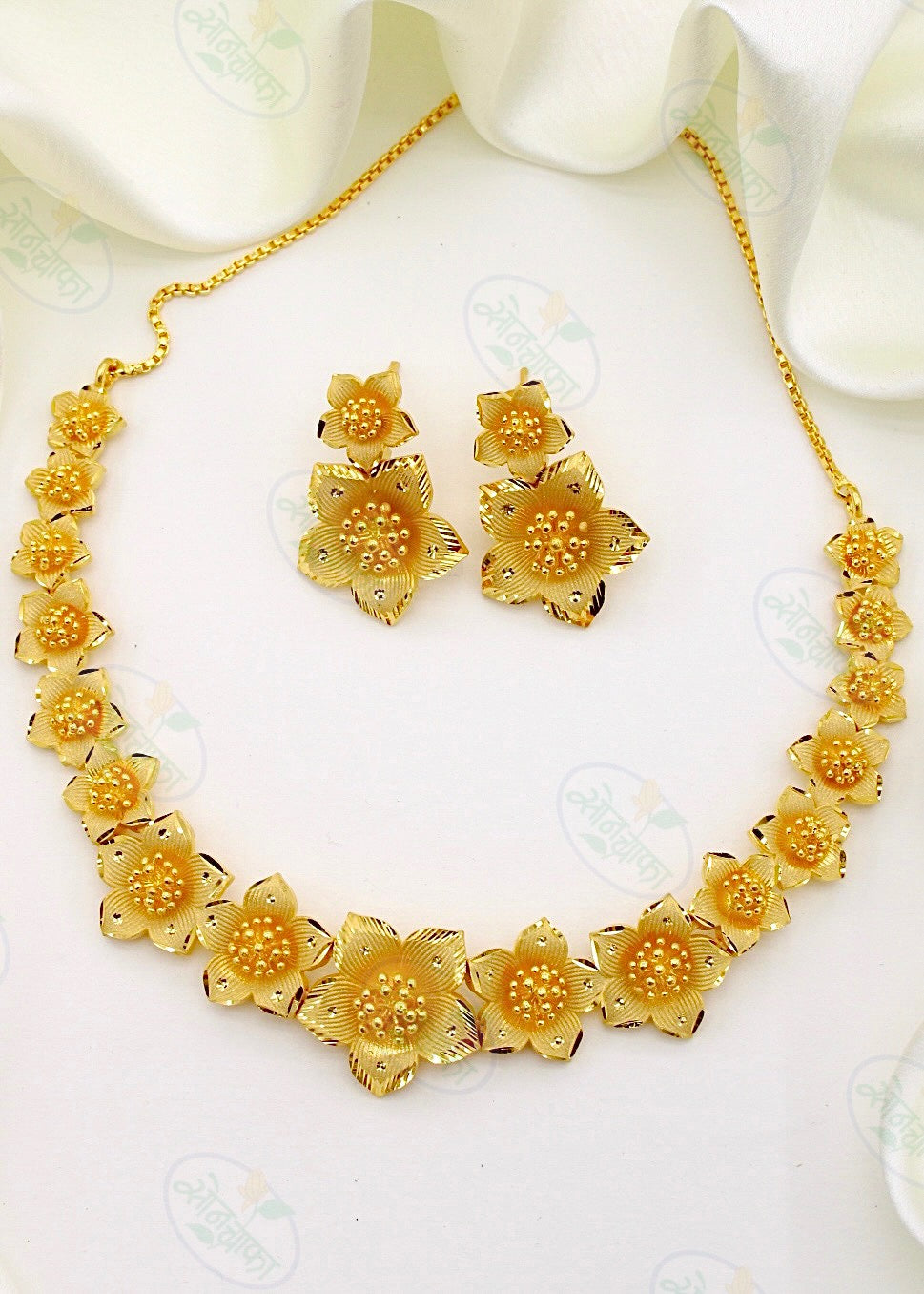 GORGEOUS BLOSSOM DESIGNER GOLDEN NECKLACE