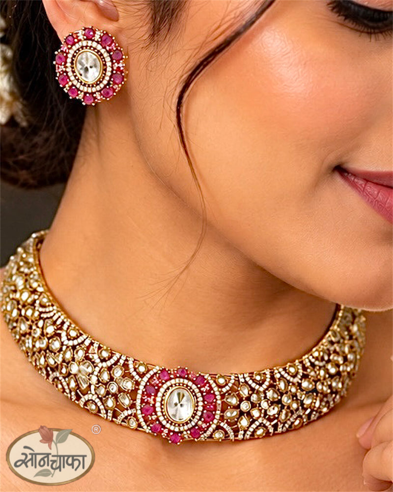 OVEL ELEGANCE NECKLACE