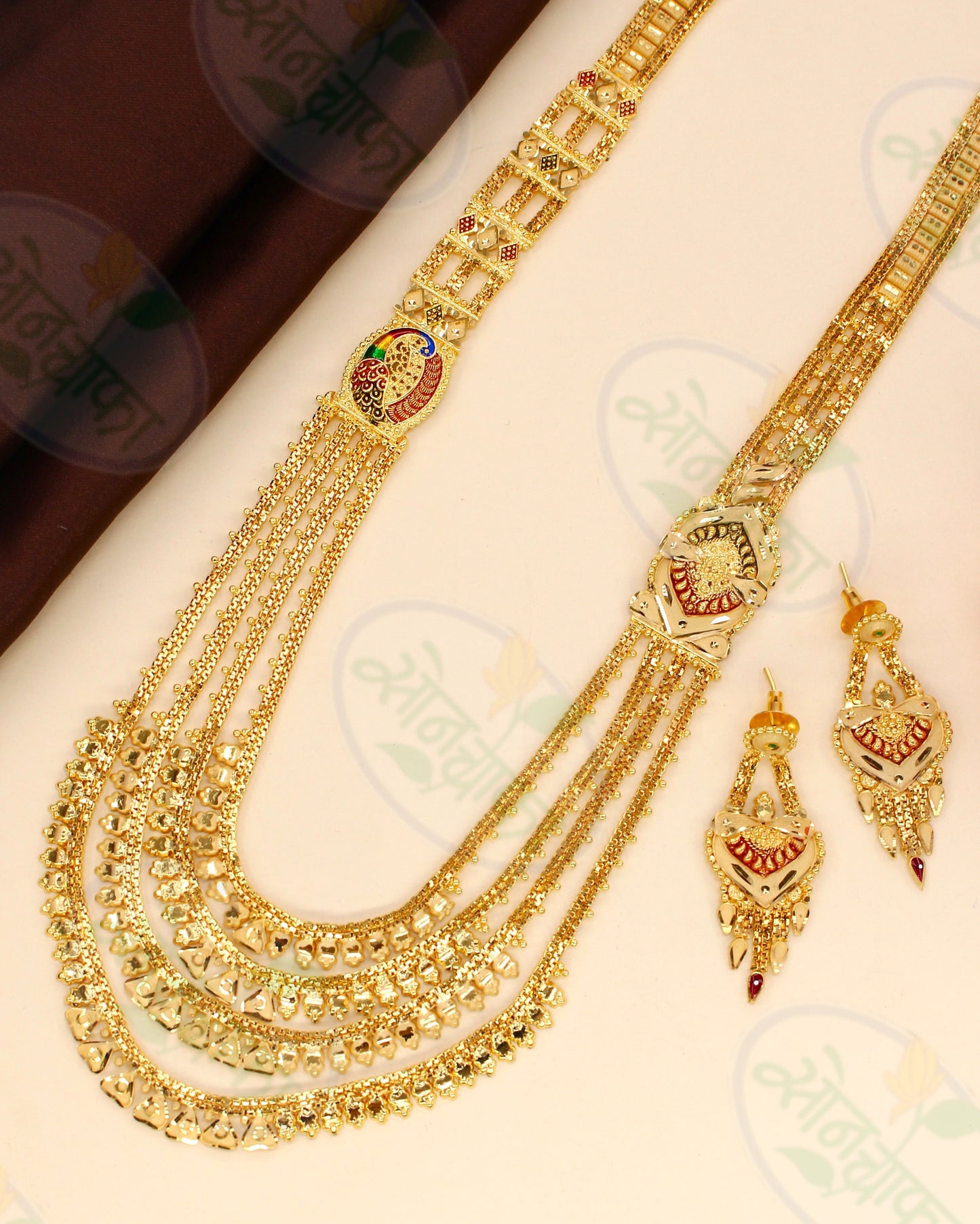 CLASSY PEACOCK RAANI HAAR