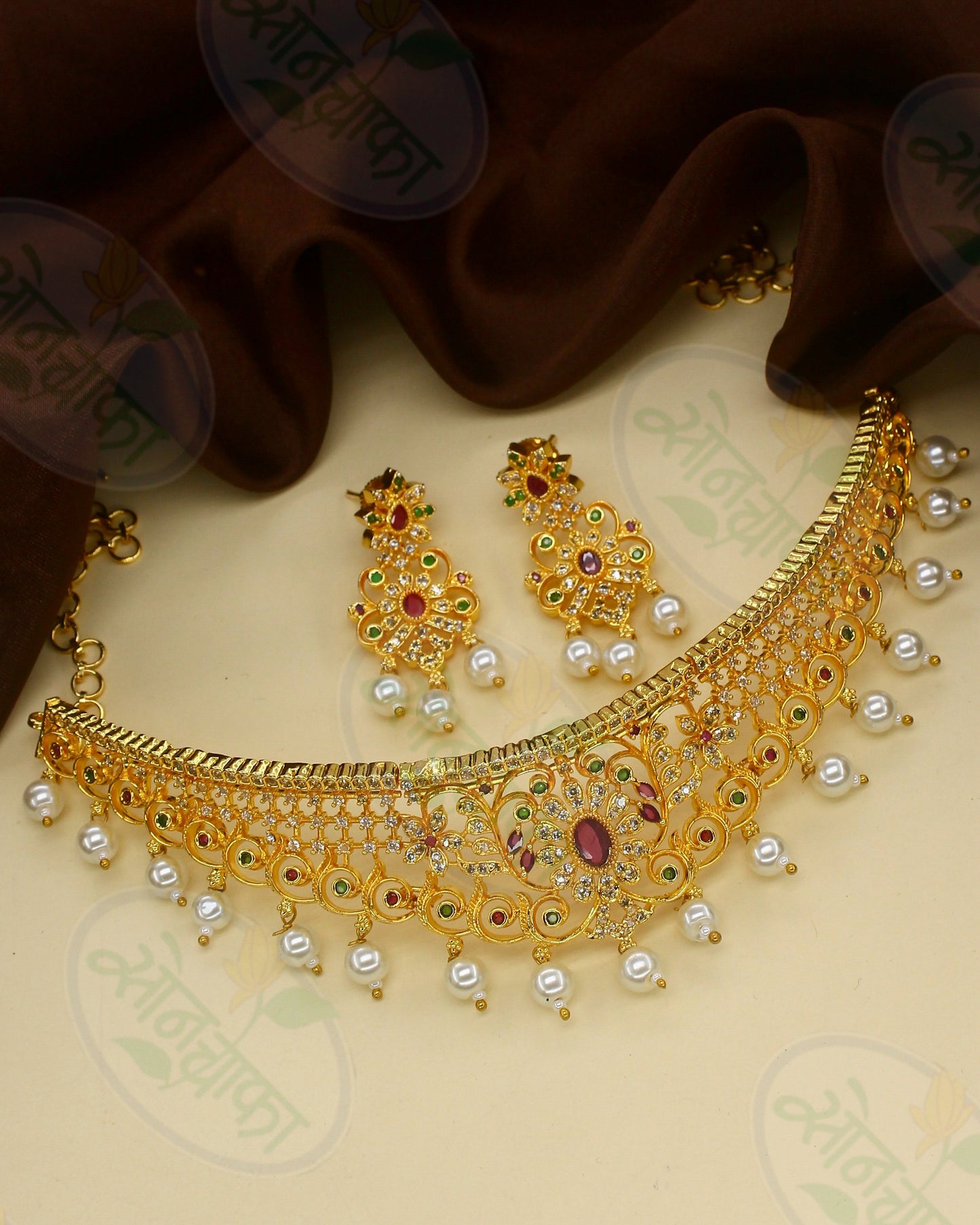 CLASSICAL ANTIQUE CHOKER