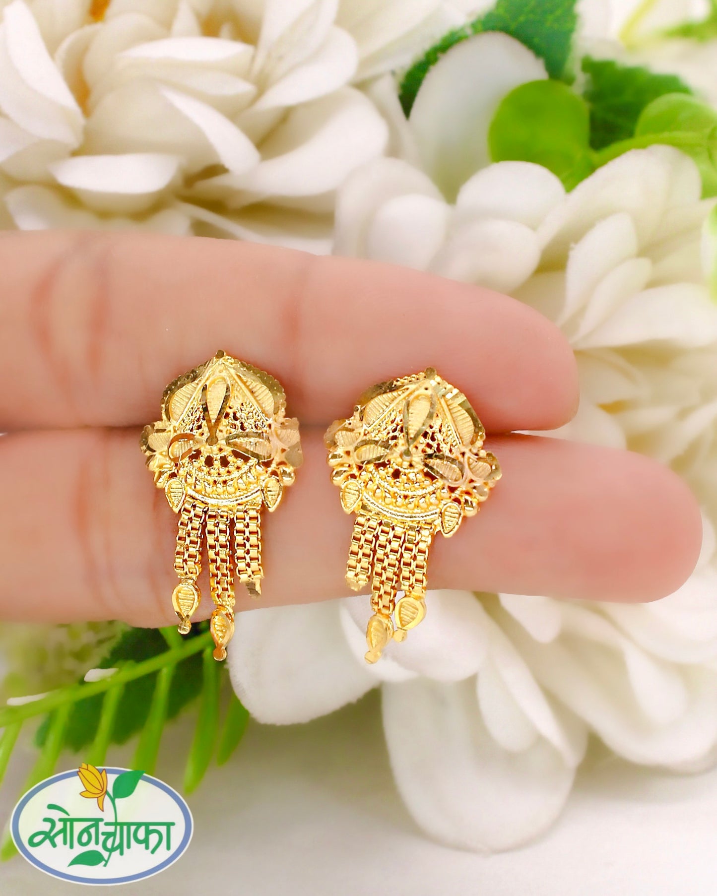 PRETTY GOLD PLATED EARRINGS
