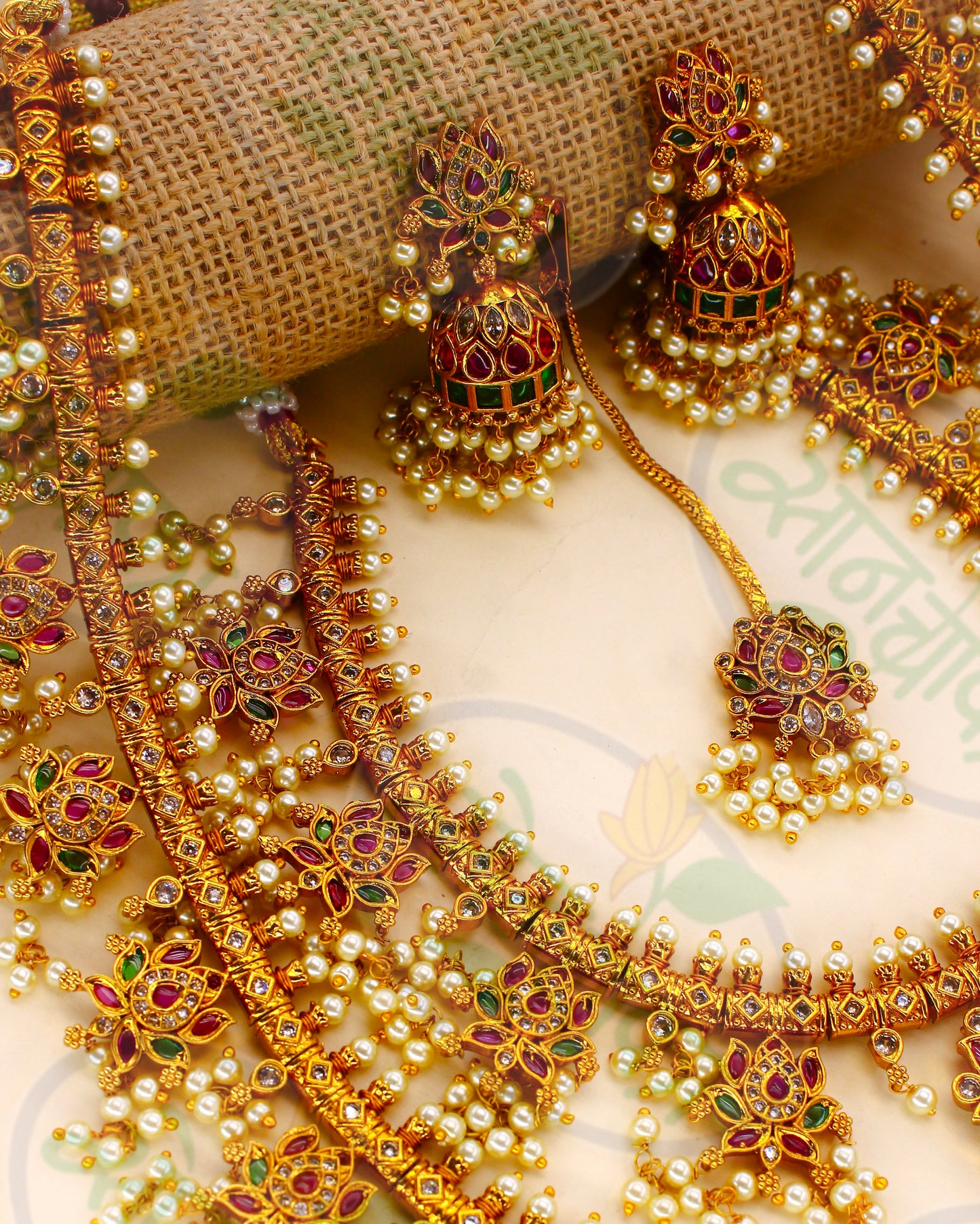 BRILLIANT RAJASI NECKLACE SET