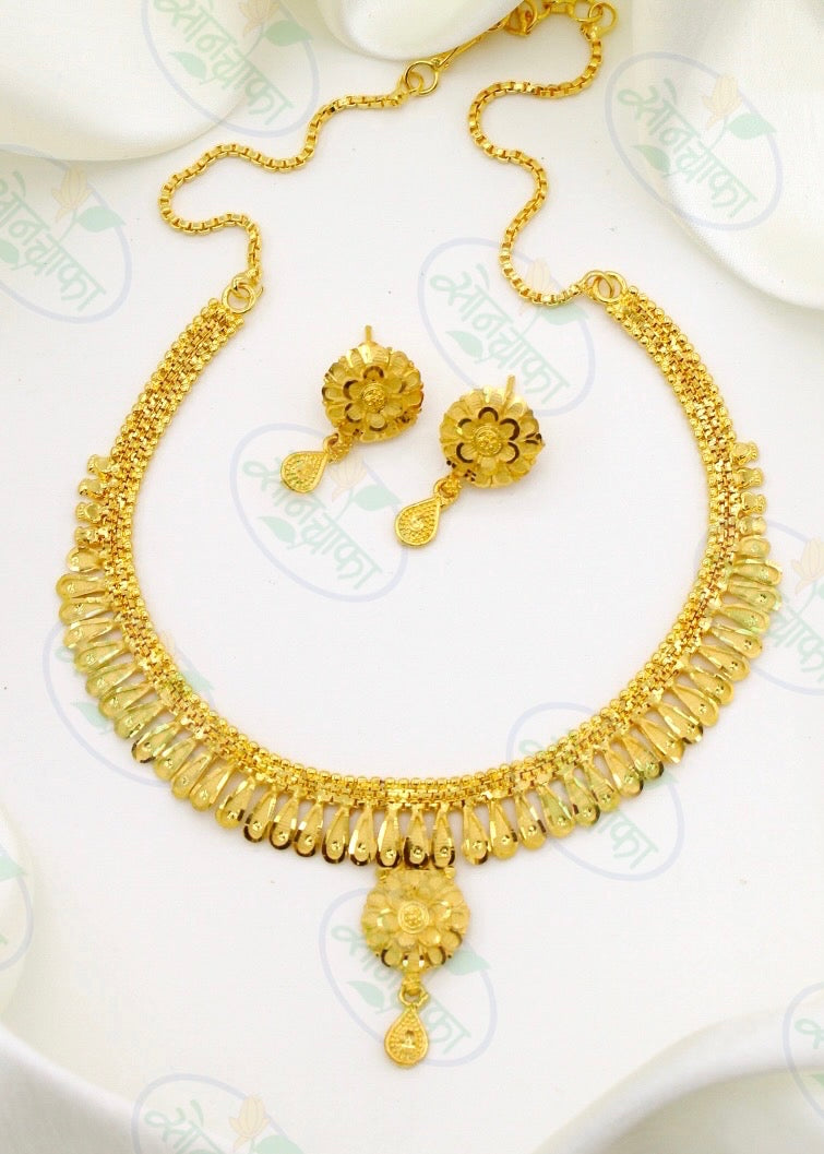 FLOWER DESIGNER NECKLACE